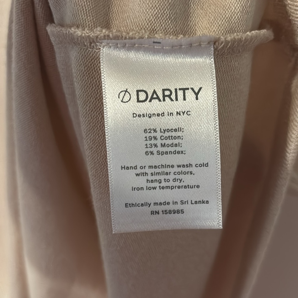 Darity Tan Cream Women’s Short Sleeve V Neck Casual Top size medium - Picture 3 of 4